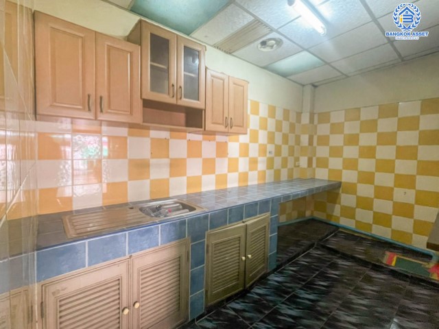 *****ทาวน์เฮ้าส์มือสองย่านนนทบุรี ม.มนวดีพาร์ค วัดลาดปลาดุก เนื้อที่ 16 ตร.ว. ฟังก์ชัน 3 ห้องนอน 2 ห้องน้ำ 1 ที่จอดรถ  บนทำเลเข้าเมืองสะดวก เชื่อมต่อถ.กาญจนาภิเษก, ถ.รัตนาธิเบศร์ ใกล้รถไฟฟ้าสายสีม่วง "สถานีคลองบางไผ่" และทางด่วน "กาญจนาภิเษก" ราคาถูกมาก!